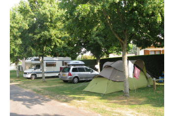 Camping Municipal des Ecluzelles *** - Copyright : mairie Chasseneuil-du-Poitou